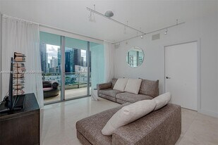 90 SW 3rd St, Unit 2002 in Miami, FL - Building Photo