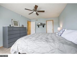 17647 Hackberry Ct in Eden Prairie, MN - Building Photo - Building Photo