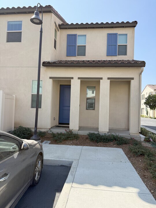 1971 S Ambrosia Way in San Bernardino, CA - Building Photo