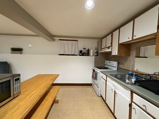 223 Hurley St, Unit B