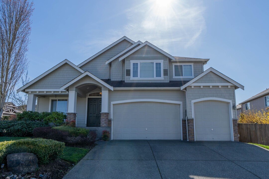 23829 SE 2nd Pl in Sammamish, WA - Building Photo