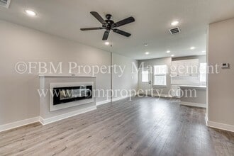 913 Cooksey Ct in Grandview, TX - Building Photo - Building Photo