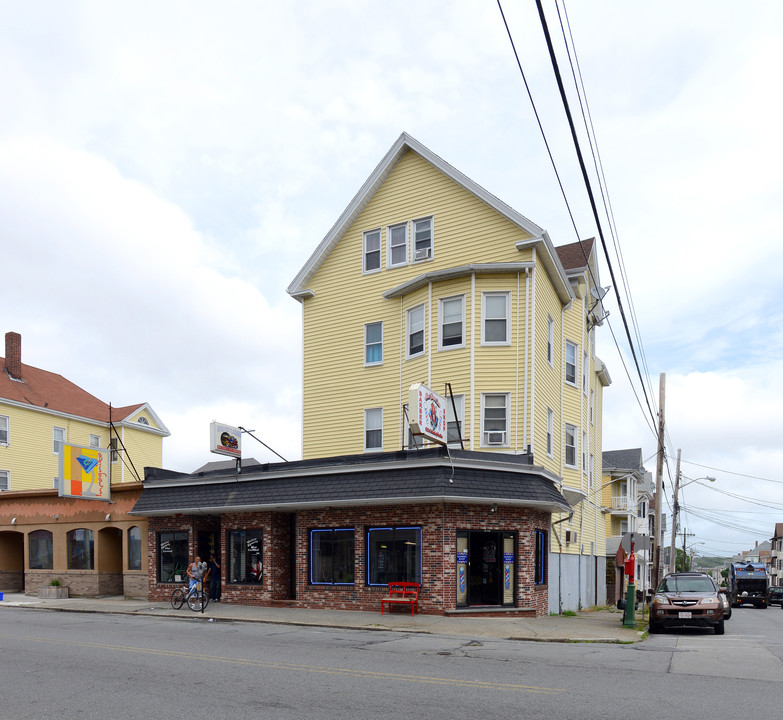 1602-1604 Acushnet Ave in New Bedford, MA - Building Photo