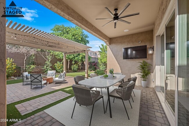 3258 E Tina Dr in Phoenix, AZ - Foto de edificio - Building Photo