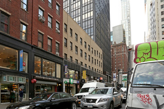 58-60 W 56th St in New York, NY - Foto de edificio - Building Photo