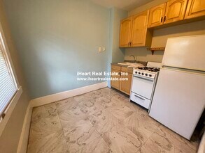 57 Dwight St, Unit 4 in Boston, MA - Foto de edificio - Building Photo