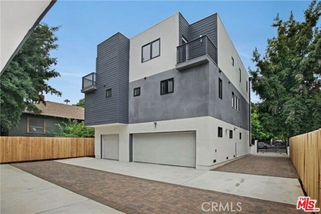 property at 1957 Vista Del Mar Ave