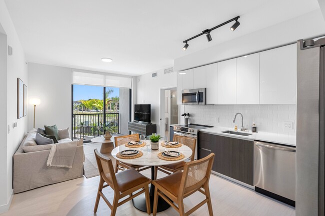 Laguna Gardens in Miami Gardens, FL - Building Photo - Building Photo