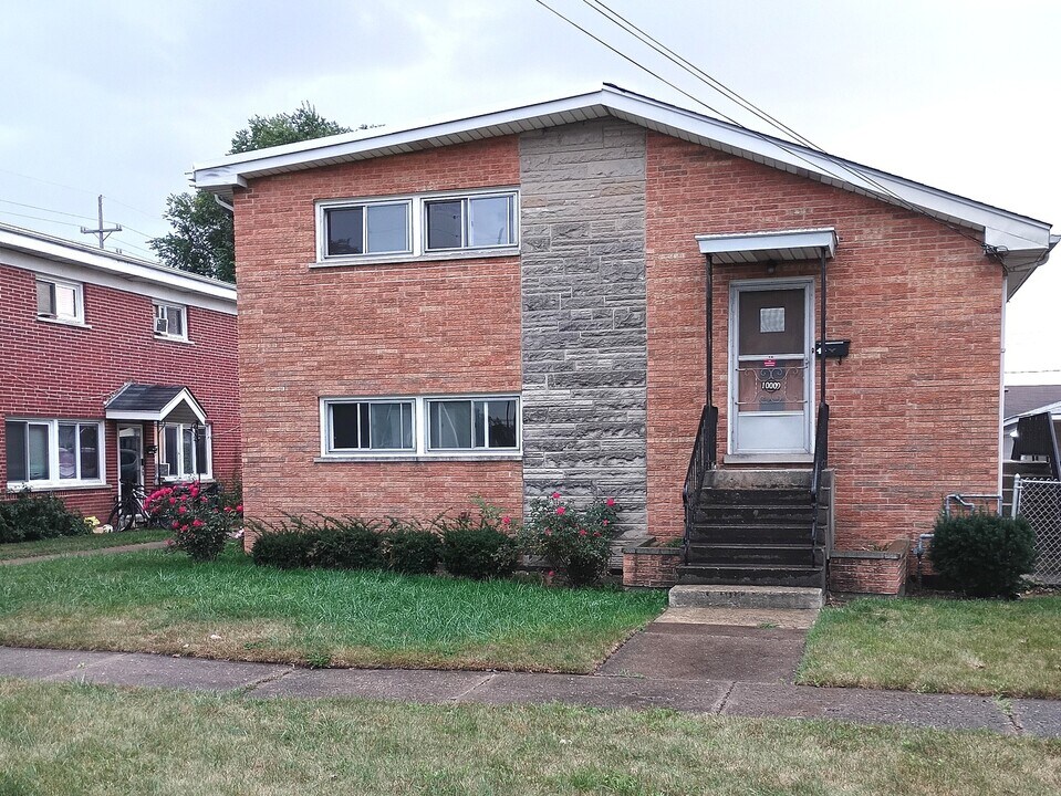10009 W Fullerton Ave in Melrose Park, IL - Building Photo