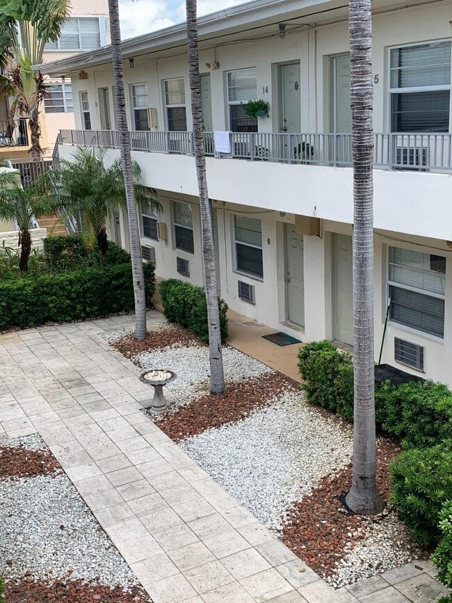 7950 Abbott Ave in Miami Beach, FL - Building Photo - Building Photo