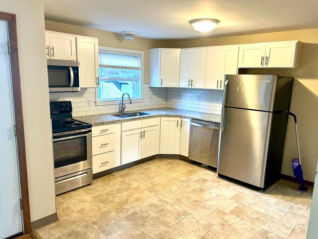 926 Old Buddington Rd, Unit 1st floor