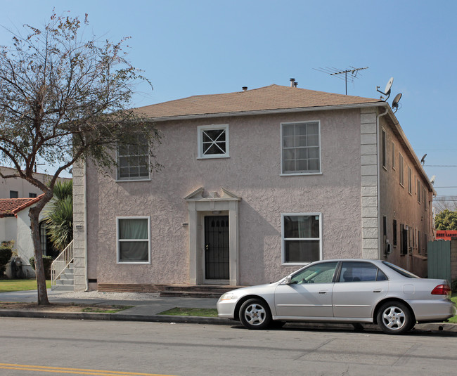 2219-2221 Pine Ave in Long Beach, CA - Building Photo - Building Photo