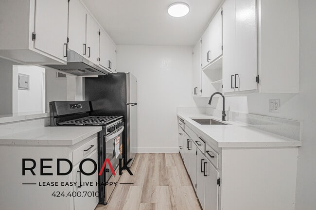 230 N Grand Ave in Los Angeles, CA - Building Photo - Building Photo