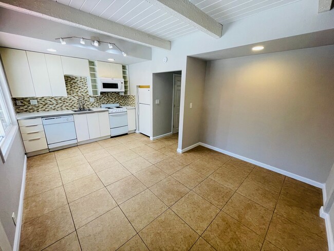 2583 Knox Ave in South Lake Tahoe, CA - Building Photo - Building Photo