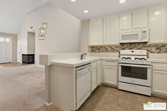 13372 Savanna in Tustin, CA - Building Photo - Building Photo