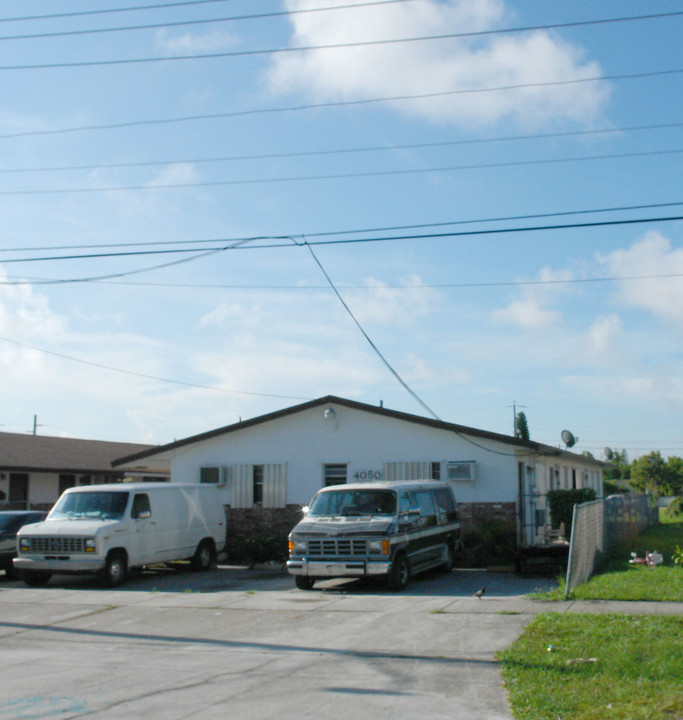 4020-4050 SW 21st St in Hollywood, FL - Building Photo