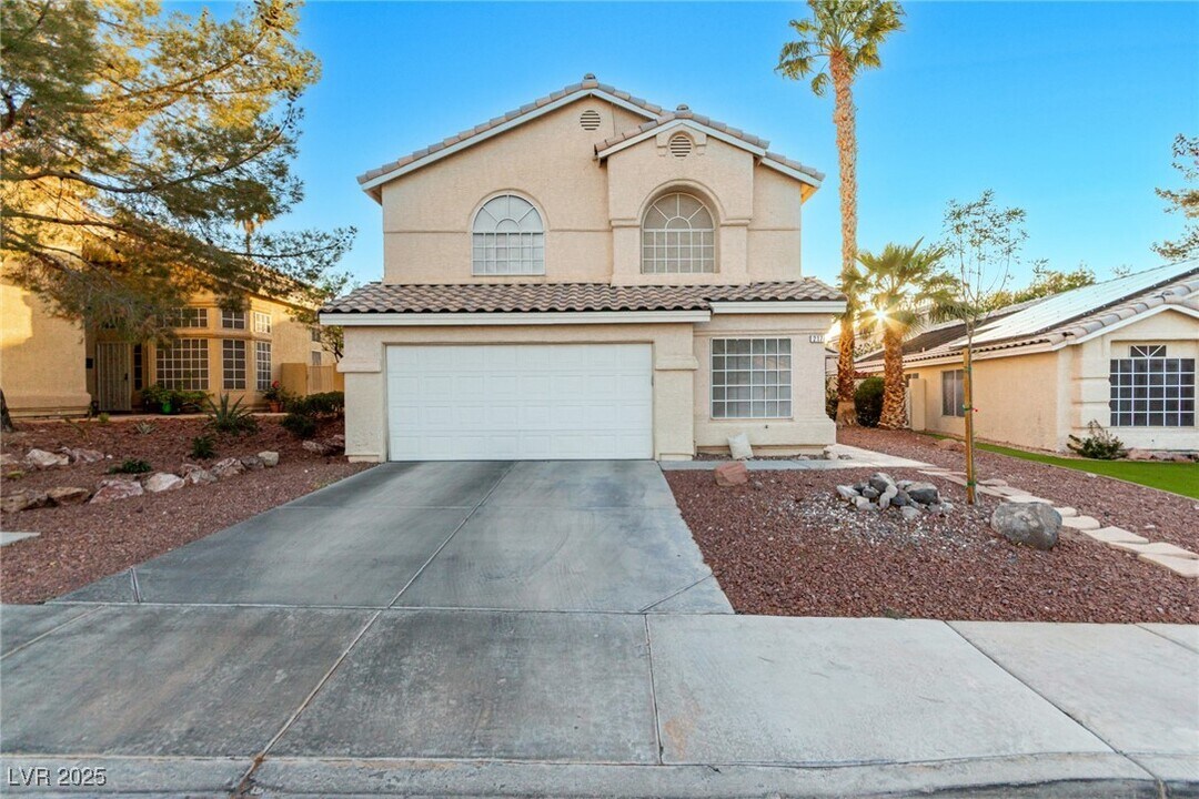 217 Cimarron Village Way in Henderson, NV - Building Photo