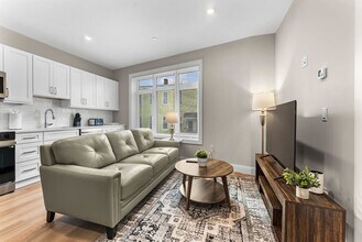 394 McGrath Hwy, Unit SI ID1364689P in Somerville, MA - Building Photo - Building Photo