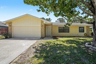 320 Algiers Ave SE in Palm Bay, FL - Building Photo