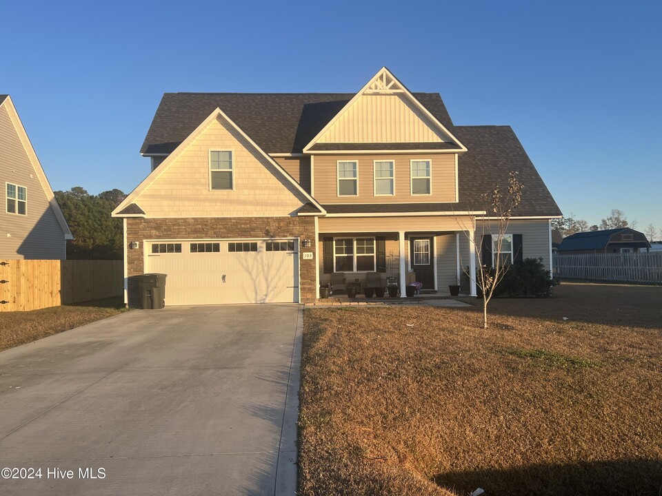 103 Barnhouse Rd in Jacksonville, NC - Building Photo