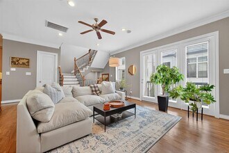 8904 Lakeshore Bend Dr in Houston, TX - Building Photo - Building Photo