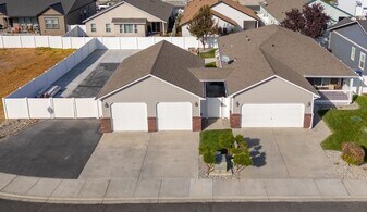1300 W Marina Dr in Moses Lake, WA - Building Photo