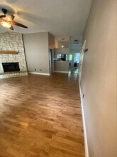 702 Spring Hollow Dr in Leander, TX - Foto de edificio - Building Photo
