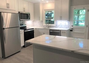 3213 S Shelley St in Mohegan Lake, NY - Building Photo