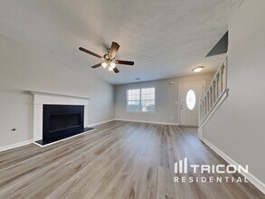 40 Adelaide Dr in Covington, GA - Foto de edificio - Building Photo