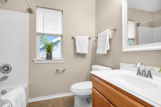 property at 115 N Hawkhurst Cir