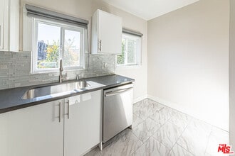 801 Alexandria Ave in Los Angeles, CA - Building Photo - Building Photo