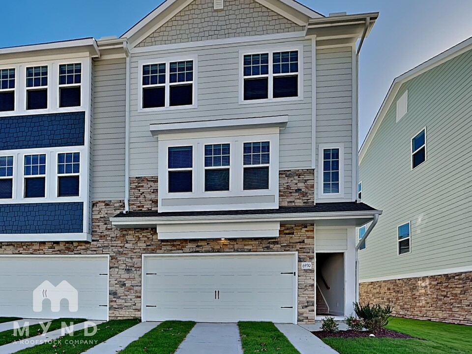 6930 Woodland Stream Pl in Raleigh, NC - Foto de edificio