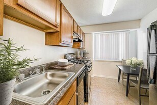 Cavalier Club in Falls Church, VA - Building Photo