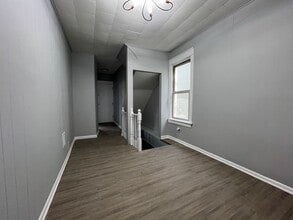 105 Brown Pl, Unit 3 in Jersey City, NJ - Foto de edificio - Building Photo