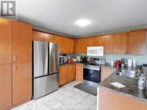 4570 Unicorn Ave in Windsor, ON - Building Photo - Building Photo