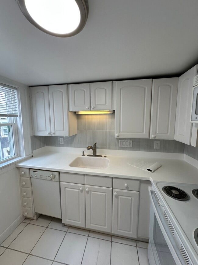 80 Parker Hill Ave, Unit 1 in Boston, MA - Building Photo - Building Photo
