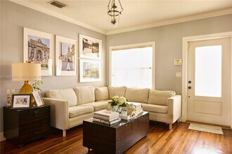 5755 Devonshire Blvd in Miami, FL - Building Photo - Building Photo