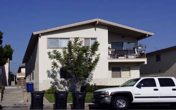 1064 W 9th St in San Pedro, CA - Foto de edificio