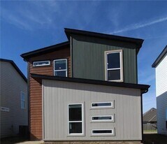 1020 Boardwalk Ave in Bentonville, AR - Building Photo