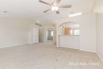 916 Longshanks Rd in Henderson, NV - Building Photo - Building Photo
