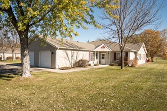 Cottages of Annandale - 55+ in Annandale, MN - Foto de edificio - Building Photo