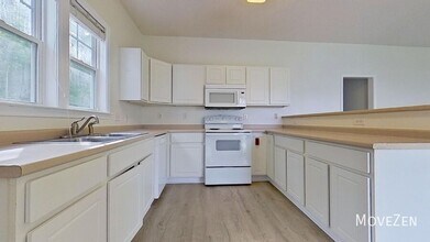 4705 Pineview Dr in Wilmington, NC - Building Photo - Building Photo