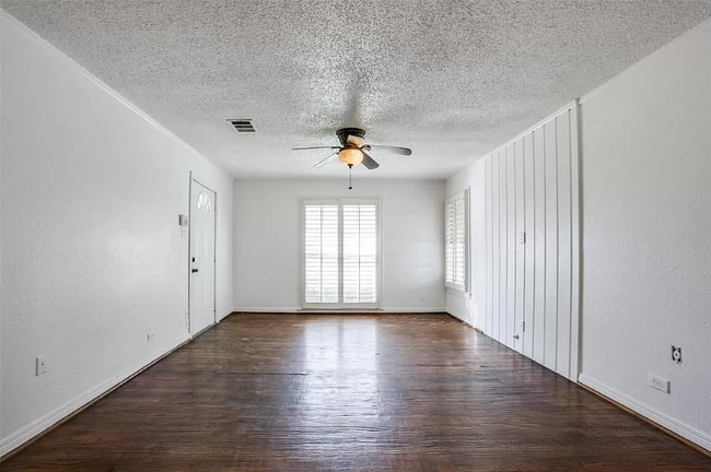 1425 Cedar Crest Dr in Garland, TX - Building Photo - Building Photo