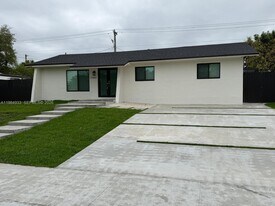 21052 SW 97th Pl in Cutler Bay, FL - Building Photo