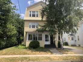 34 Nesbit Ave, Unit 3 in West Hartford, CT - Building Photo