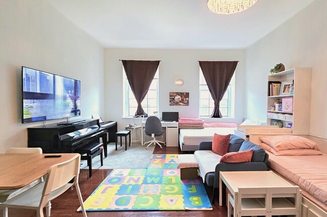 property at 341 Monmouth St