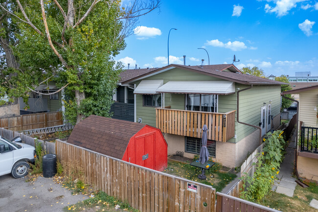 903 44 St SE