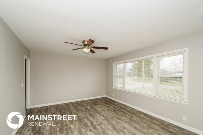 1326 Berry Hill Rd in Bessemer, AL - Foto de edificio - Building Photo