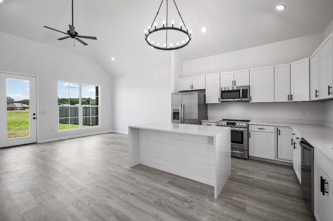 215 Jax Sq in Sterlington, LA - Foto de edificio - Building Photo