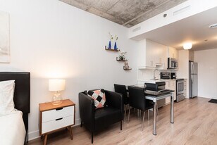 1227 Av. de l'Hôtel-de-Ville, Unit SI ID1261803P in Montréal, QC - Building Photo